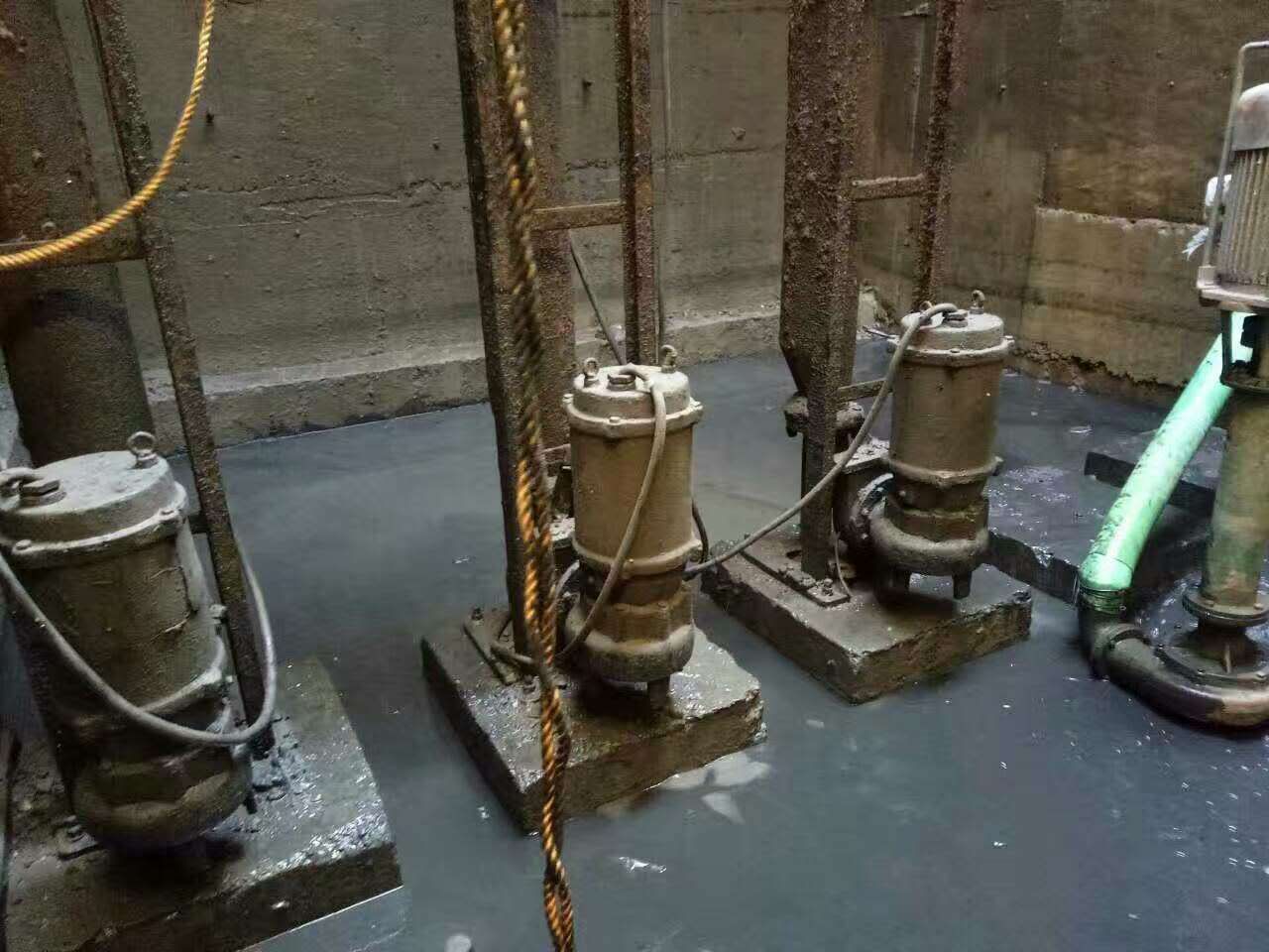 微山污水池清理