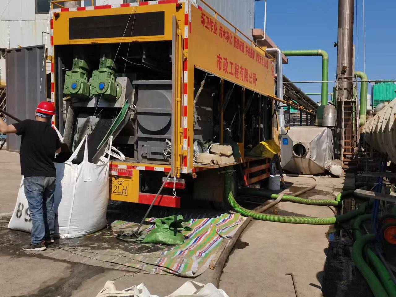 微山淤泥压干处理