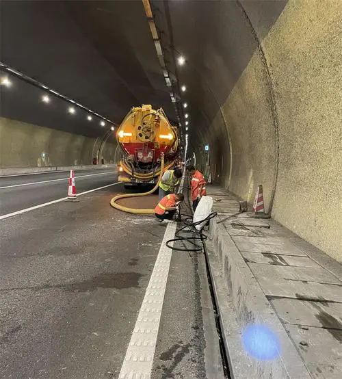 微山隧道排水渠清淤